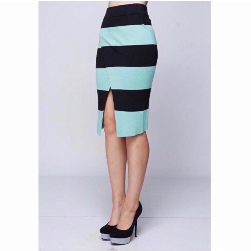 Dance & Marvel Rayon Sweater Skirt Foam Green Black Stripped M/L C17